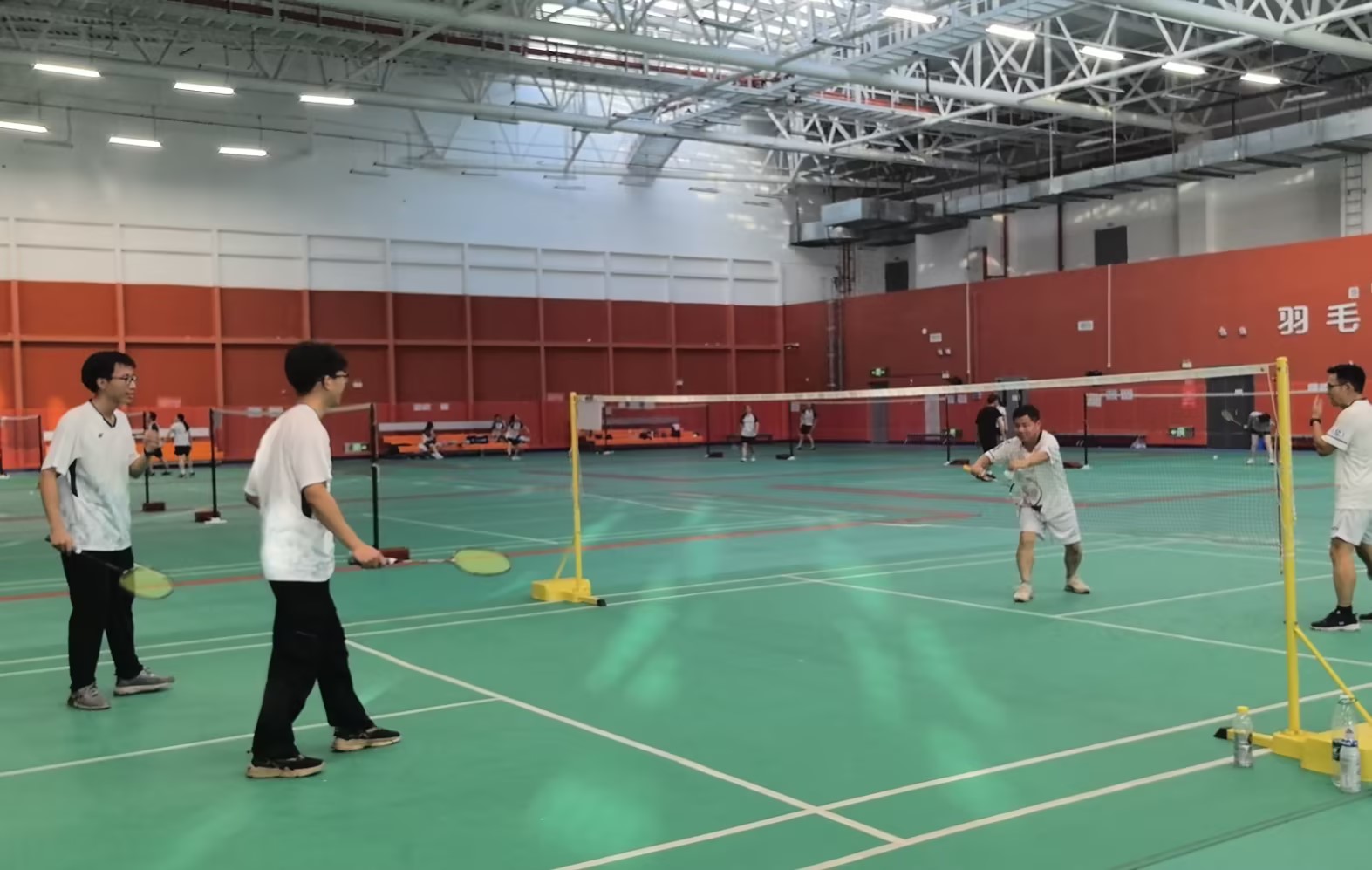 羽毛球2.jpg 羽毛球2.jpg